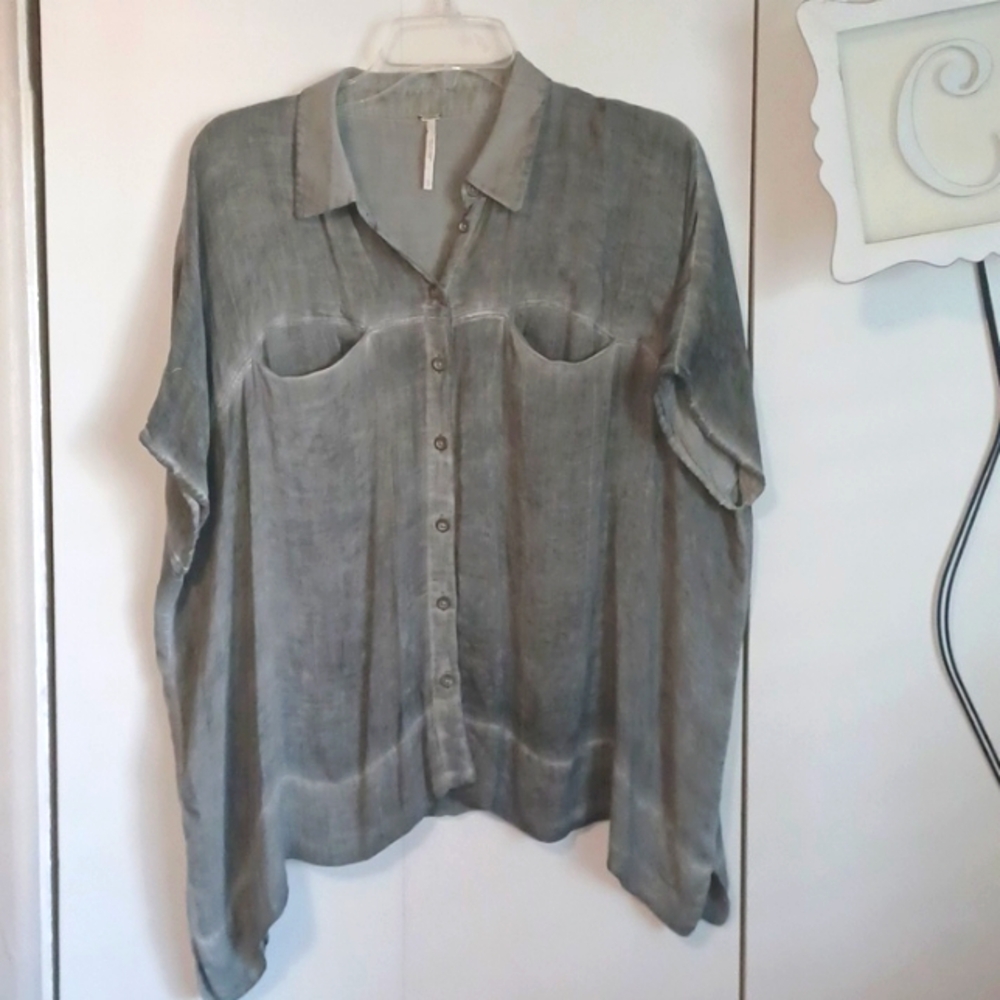 Free People, Olive Green. Oversized bleached top Sz. S/P